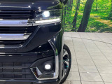 【LEDヘッドライト】悪天候や夜間走行時も良好な視界を確保し安心して運転できる高輝度LEDヘッドライトを装備!点灯速度が早く、消費電力も抑えられています。