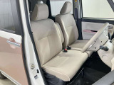 【運転席・助手席転席】運転席の足もともゆったりで長距離ドライブでも快適に★