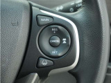 ◆アダプティブクルーズコントロール◆予め設定した車速内でクルマが自動的に加減速。前走車との適切な車間距離を維持しながら追従走行します。【LKAS】車線維持支援システムでステアリング操作を支援。