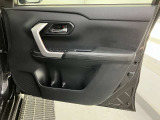 パワーウィンドウのスイッチですよ。運転席に居ながら窓を開け閉めのコントロールできます。