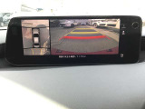 360&deg;ビューモニターでは前後左右4つのカメラ映像をさまざまな走行状況に応じて切り替えてセンターディスプレイに表示することで、駐車時や狭い道でのすれ違い時、見通しの悪い交差点進入時でも安心感を高めます