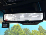 【デジタルインナーミラー】後席の大きな荷物や同乗者で後方が確認しづらい時でも安心!カメラが撮影した車両後方の映像をルームミラー内に表示。クリアな視界で状況の確認が可能です!