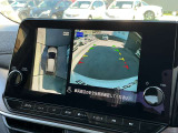 周囲の状況が分かるアラウンドビューモニター搭載。苦手な縦列駐車もこれがあれば安心ですね。