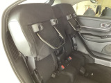 シートを跳ね上げれば背の高い荷物を載せる事ができます。
