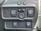 ハンドル右奥には各種設定スイッチがあります。運転者がスッと手を伸ばせば操作できので便利です。