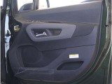【キレイなドア内張り】ドアの内張りには目立ったキズやシミなどなく綺麗です。