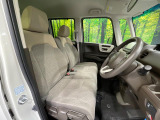 運転席シート廻りは使用感も少なく、良好な状態となっています。丁寧に使われていたことがよくわかりますね。