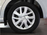 ◆純正ホイール装着車◆シンプルなデザインのホイールキャップ付きです。