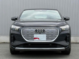 Audiでは2004年以降、この逆台形型のシングルフレームグリルを採用しています。他ブランドのフロントマスクデザインにも大きな影響を与えています。