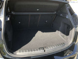 荷室の大きさは、日常使いはもちろんのこと、旅行や帰省などの荷物が多い移動であっても不便を感じることは少ないでしょう。リヤシートバックレストも可倒することができます。