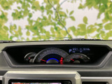 視認性の高いメーター類で、運転状況を的確に把握できます。メーター内の表示はシンプルで分かりやすく、運転に集中できる環境です。