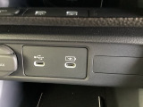 スマートフォンなどの充電に便利なUSBジャックです。