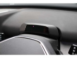 ドライバーの目線の動きや頭の傾き瞬きの頻度を感知してわき見運転や居眠り運転の軽減をはかります。