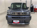 特別仕様車のタフトが入庫いたしました!フードガーニッシュ、バックドアガーニッシュ、アルミホイールがブラックメッキになっており、シックな装いになっております♪ぜひお立ち寄りください(^^)/