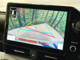 【バックカメラ】駐車時に後方がリアルタイム映像で確認できます。大型商業施設や立体駐車場での駐車時や、夜間のバック時に大活躍!運転スキルに関わらず、今や必須となった装備のひとつです!