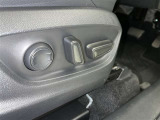 パワーシート搭載。微妙な調整が手軽にでき、ピッタリのポジションで運転することが可能です。