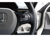 Hondaセンシングの機能のひとつ、アダプティブクルーズコントロール付!アクセルから足を離しても設定したスピードと前車との車間を保ち走行してくれます!車線維持もアシスト☆高速道路で疲労軽減ですね☆