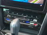 【3ゾーンフルオートエアコン】運転席側・助手席側・後席の3か所それぞれのエアコンの温度調整が可能です!乗る人すべてに快適に過ごしていただける機能です♪