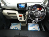 運転にかかわる様々な操作を安全に行えるように視点移動が少なく、操作性に配慮されたスイッチ類が凝縮されたコクピットです。