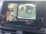 まるで真上から見ているような、視認性の良いアラウンドビューモニターです。駐車が苦手な方でもこれでらくらく駐車できますよ。