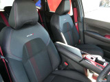 NISMO専用スポーツシートは黒をベースにNISMOカラーの赤色が差し色になっておりカッコいいシートになっております。