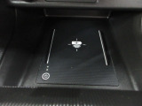 ワイヤレス充電器を装備しています。全車、弊社専門スタッフによる内外装クリーニングを実施しております。綺麗な状態でご納車いたします。