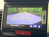 【バックカメラ】駐車時に後方がリアルタイム映像で確認できます。大型商業施設や立体駐車場での駐車時や、夜間のバック時に大活躍!運転スキルに関わらず、今や必須となった装備のひとつです!