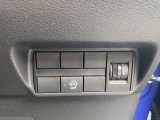 【運転席右下】アイドリングストップOFF・ヘッドライトレベライザー、各スイッチ