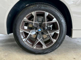 サービスにはドイツ本国と同様に教育と訓練を受け、BMWを知り尽くした「マイスター」が数多く在籍しております。360度による納車前点検整備で、お客様に安心と安全をお届けいたします。