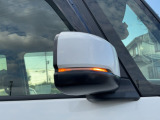 オシャレさと視認性を兼ね備えたLEDミラーウインカー♪