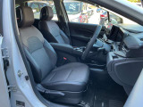 運転席も広々でゆったり気分で快適にドライブできますよ♪