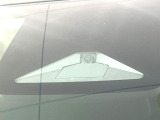 【ホンダセンシング】走行中に前方の車両等を認識し、衝突しそうな時は警報とブレーキで衝突回避と被害軽減をアシスト。より安全にドライブをお楽しみいただけます。