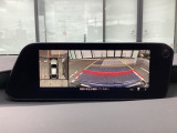 狭い場所での駐車やすれ違いなどでより的確な運転操作に役立つ360&deg;ビューモニターが装備されています。