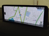 マツダコネクトの10.25インチワイドセンターディスプレイです。『Android Auto』『Apple CarPlay』や独自のコネクテッドサービスに対応したインターフェイスシステムです。