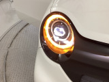 外形に沿ったリング型のランプが点灯し、ウインカー使用時はリングがターンランプとして点灯します。