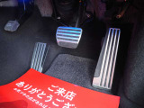 滑りにくく操作性に優れたアルミペダル搭載!