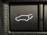 【パワーバックドア】スマートキーや運転席のボタンを押すだけでリアゲートが自動で開閉します!荷物を持っている時や、高い位置にあるバックドアを閉める際に便利な機能です♪