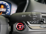 【オートライト】車外の明るさに応じて、自動的にライトの点灯・消灯をしてくれます。トンネルが続くような道でも、スイッチを操作する必要がありません。消し忘れの心配もありません。