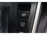 電動パーキングブレーキを搭載。スイッチ操作でパーキングブレーキを作動・解除することが可能ですので、操作の力が不要ですよ♪