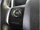 運転中、オーディオの操作をしてて、ハッとしたことはありませんか?ステアリングスイッチは、運転中でもハンドルでオーディオの操作が可能です。