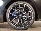 【BMWアロイホイル】軽量かつ強度に拘ったアロイホイル。走行性能ポテンシャルを引き出す設計。車の足元を引き締めてくれる大きなポイントはアロイホイルです。