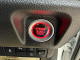 プッシュエンジンスタート/ストップスイッチでキーを差し込むことなく、ワンプッシュでエンジンの始動・停止ができます。