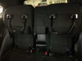 リアシート座面を持ち上げると、背の高い荷物を積むのに便利なトールモードに変身します!多彩なシートアレンジで使い勝手良好!