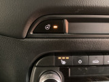 運転席、助手席には3段階で温度調節が可能なシートヒーターを装備しております。ステアリングヒーターはハンドルをじんわりと温めます♪寒い朝でも快適に運転できますよ♪