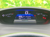 視認性の高いメーターパネルで、運転に必要な情報を的確に把握できます。運転状況を把握しやすく、安全運転をサポートします。