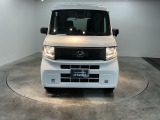 【HID】ディスチャージヘッドライトが装備されています。夜間走行時や雨の日に明るく安全に前方を照らすことが出来ます。対向車からも見えやすいので相手に接近を知らせることも出来ます。