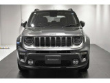 Jeep伝統の7スロットグリルが存在感ありますね。