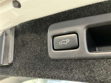 パワーバックドアは荷物の出し入れがしやすい優れもの!スイッチひとつで重たいバックドアが締まります!日用品の大量買い出しにも大活躍!