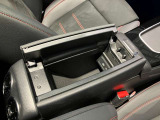 メルセデスベンツでは殆どが電子コラムシフトを採用しており、前進後退の切り替えをスムーズに行うことが出来ます。
