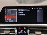 【ⅰドライブナビゲーション】文字情報も鮮明に表示する高解像度カラーディスプレイを採用。視認性に優れた地図デザインと特徴的な建造物を目印にした描写表示で現在位置を把握できます。地図データの更新も可能です